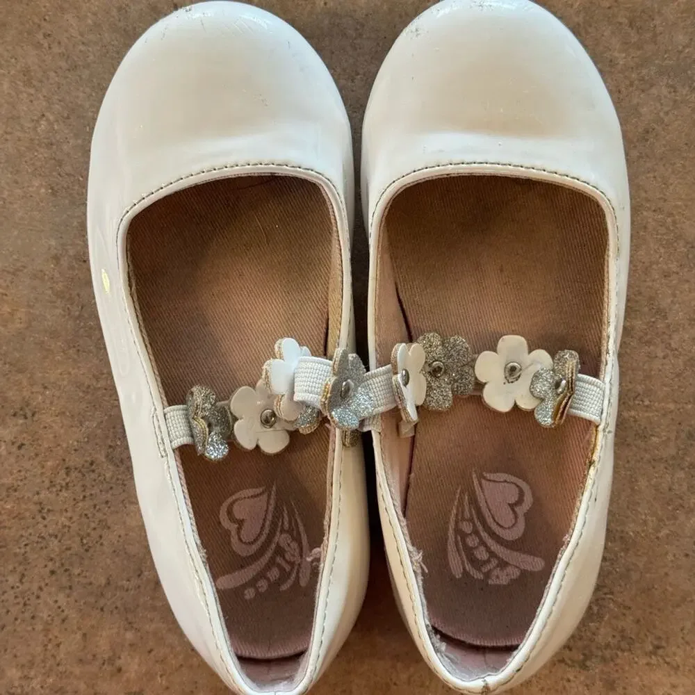 Adorable Fun White Patent Leather Mary Jane Flat Floral Shoes, Toddler Size 8